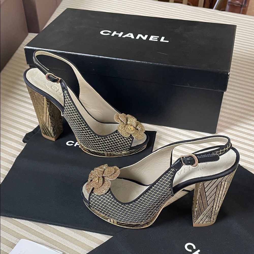 CHANEL Camellia Gold Flower Black 35 / 5 B  slingback heels - Picture 16 of 17